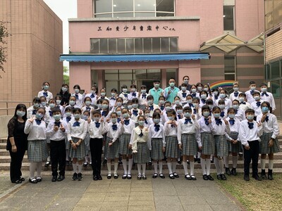 賀!本校合唱團參加新北市111學年度學生音樂暨師生鄉土歌謠比賽「同聲合唱」榮獲優等,感謝呂佩玲、吳采芳老師辛勤指導。圖片